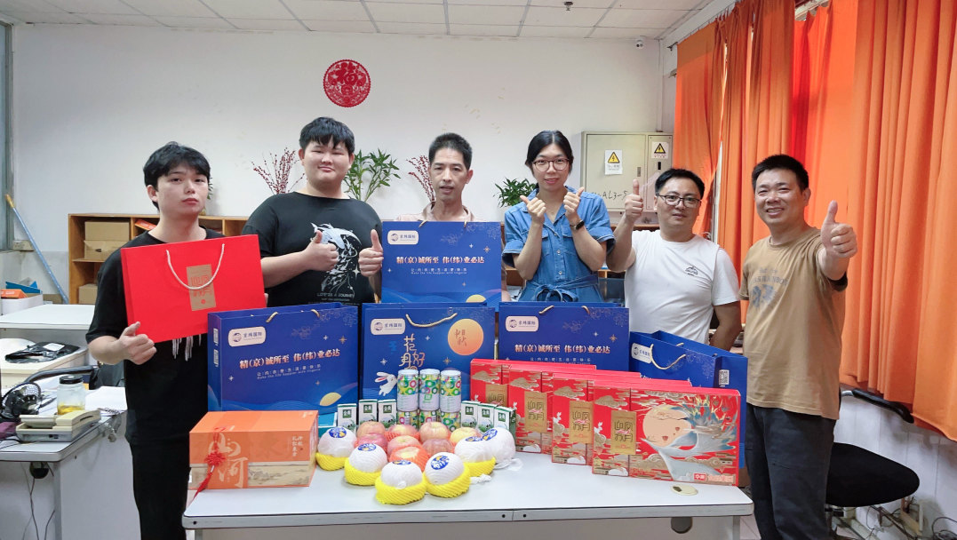 明月照千里，福利暖人心。東莞京福、京緯、京翼服裝有限公司發(fā)中秋節(jié)福利啦!(圖24)