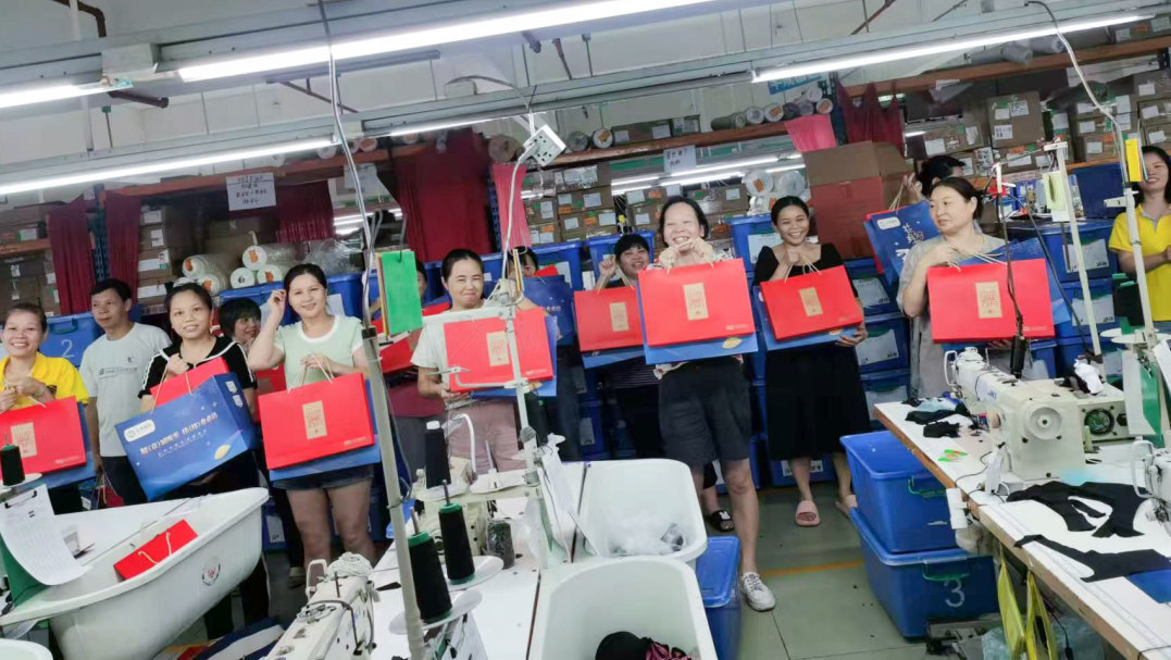 明月照千里，福利暖人心。東莞京福、京緯、京翼服裝有限公司發(fā)中秋節(jié)福利啦!(圖28)